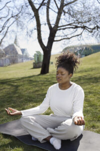 full-shot-woman-meditating-outdoors